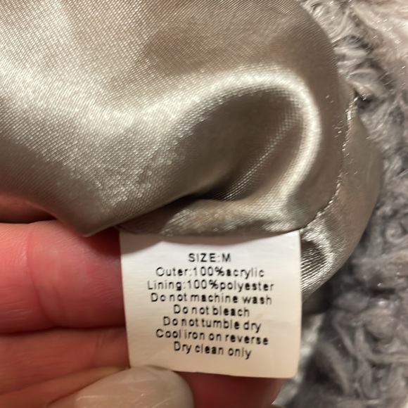 Sweaters - Picture 6 of 6